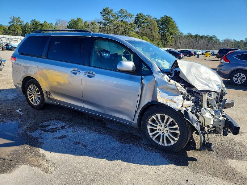Photo 4 from auction – 2012 TOYOTA SIENNA XLE with VIN 5TDYK3DCXCS255551