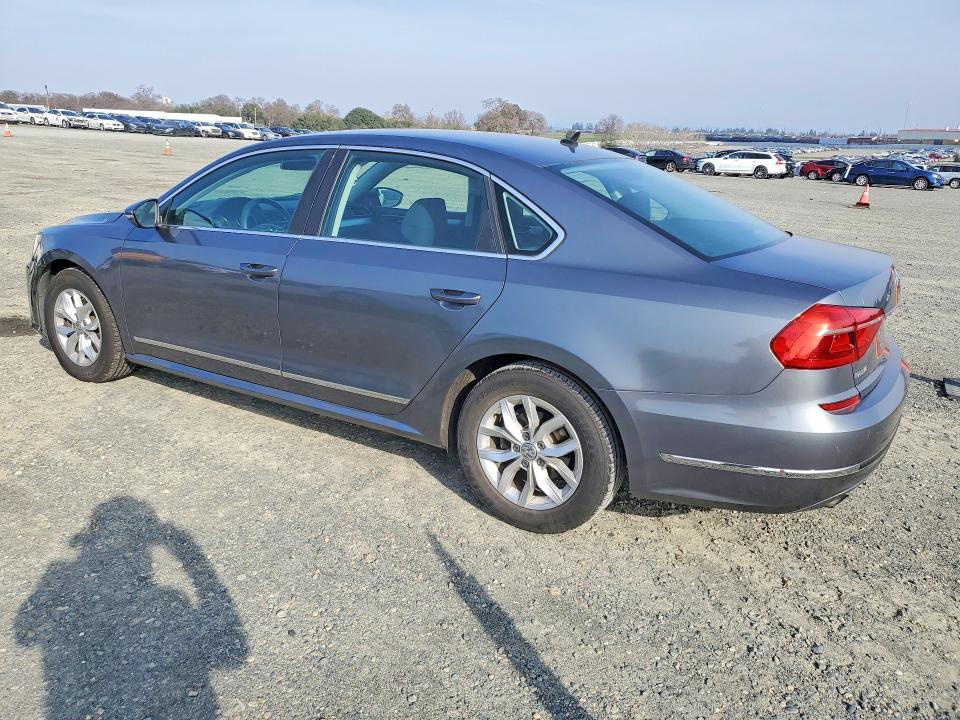 Photo 2 from auction – 2016 VOLKSWAGEN PASSAT with VIN 1VWAT7A35GC044532
