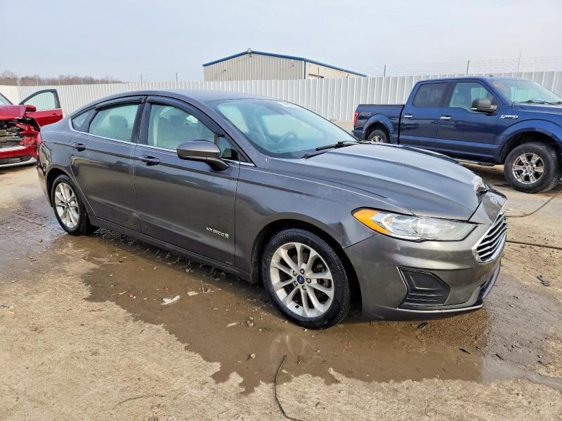 Photo 4 from auction – 2019 FORD FUSION with VIN 3FA6P0LU6KR131849