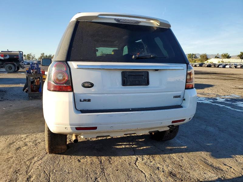 Photo 6 from auction – 2015 LAND ROVER LR2 HSE LU with VIN SALFT2BG2FH422927