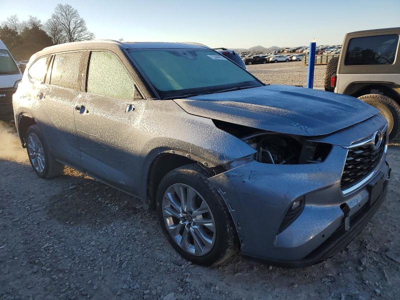 Photo 4 from auction – 2022 TOYOTA HIGHLANDER with VIN 5TDYZRAH3NS101538