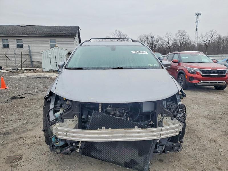 Photo 5 from auction – 2017 CHRYSLER PACIFICA T with VIN 2C4RC1BG8HR505798