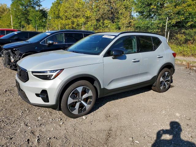 2024 VOLVO XC40 PLUS