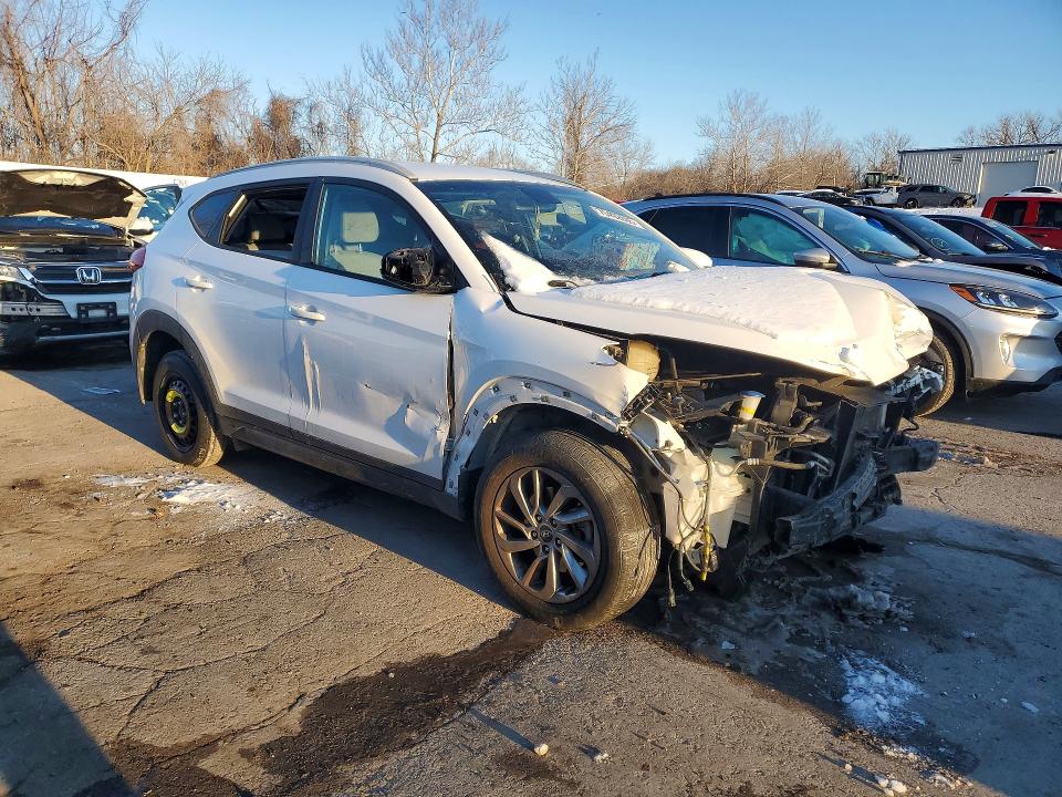 Photo 4 from auction – 2016 HYUNDAI TUCSON with VIN KM8J33A42GU138801