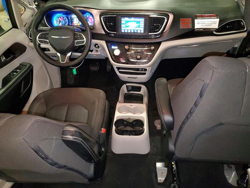 Photo 8 from auction – 2020 CHRYSLER VOYAGER L with VIN 2C4RC1AG0LR282182