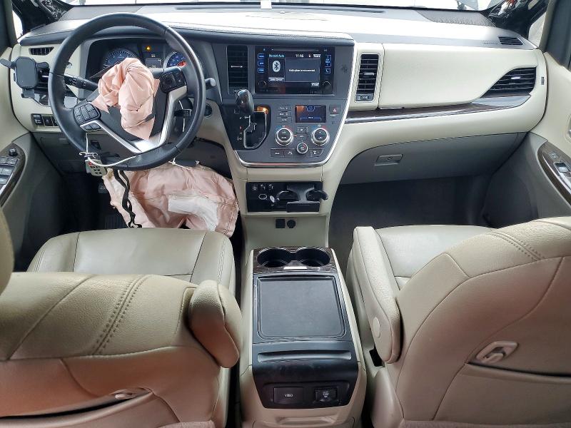 Photo 8 from auction – 2017 TOYOTA SIENNA XLE with VIN 5TDYZ3DC4HS845084