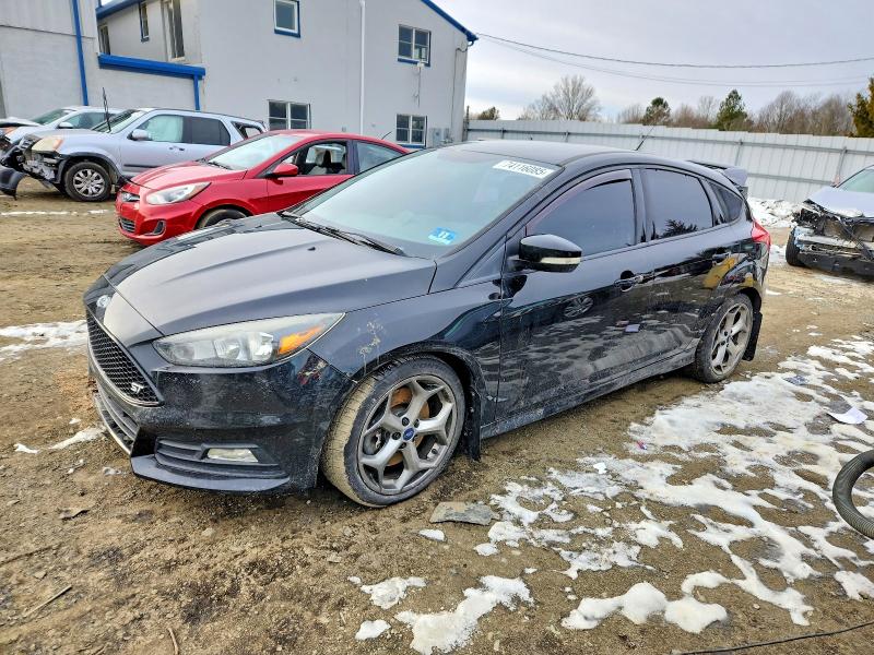 FORD FOCUS ST 2016 с VIN 1FADP3L90GL342538 - Фото с аукциона