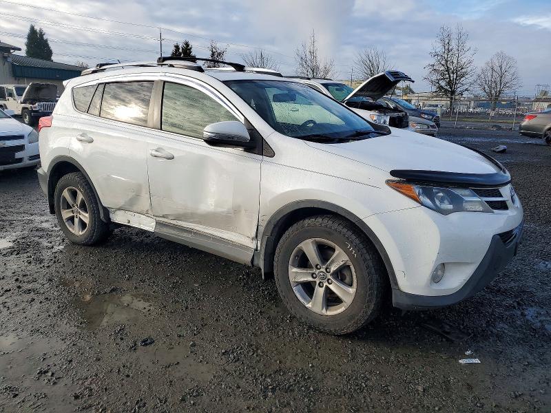 Photo 4 from auction – 2015 TOYOTA RAV4 XLE with VIN JTMRFREV3FD141676