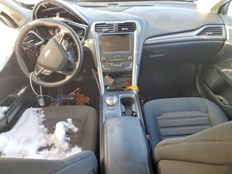 Photo 8 from auction – 2019 FORD FUSION with VIN 3FA6P0LU8KR196802