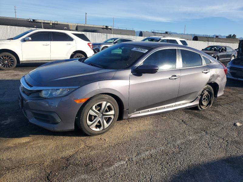 HONDA CIVIC 2017 مع رقم تعريف المركبة 2HGFC2F55HH509610 - صورة من المزاد