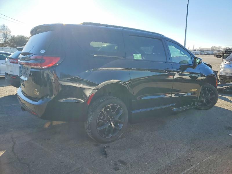 Photo 3 from auction – 2021 CHRYSLER PACIFICA T with VIN 2C4RC1BG0MR607252
