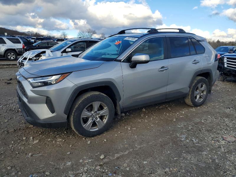 Photo 1 from auction – 2022 TOYOTA RAV4 XLE with VIN 2T3P1RFV7NW303847