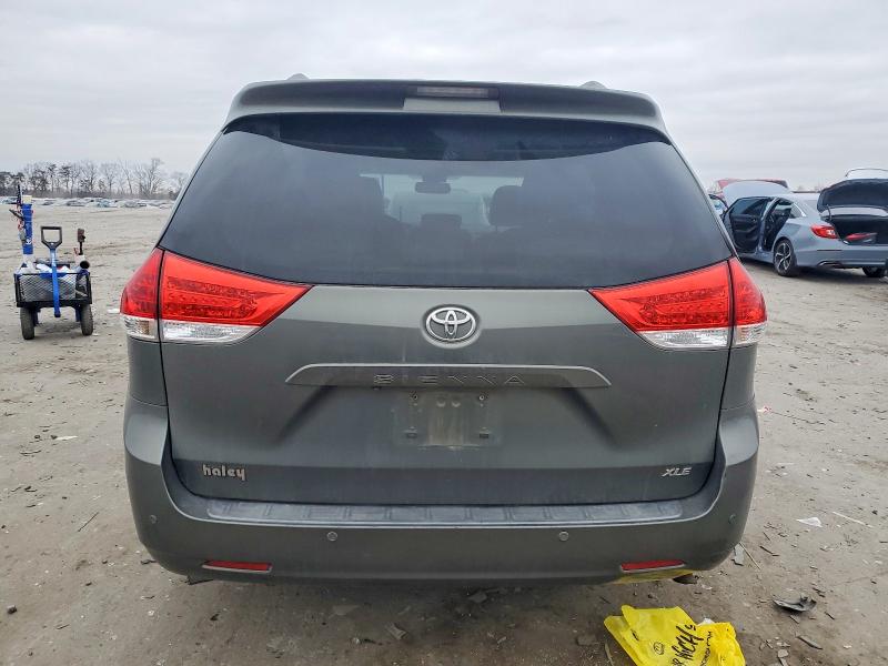 Photo 6 from auction – 2011 TOYOTA SIENNA XLE with VIN 5TDYK3DC4BS087257