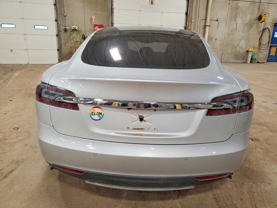 Photo 6 from auction – 2015 TESLA MODEL S with VIN 5YJSA1E27FF115128