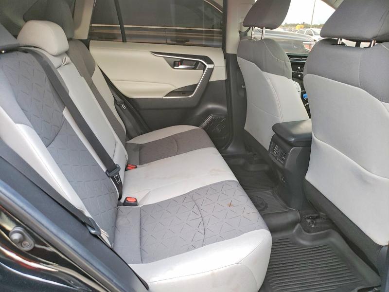 Photo 11 from auction – 2020 TOYOTA RAV4 XLE with VIN 2T3W1RFVXLC048590