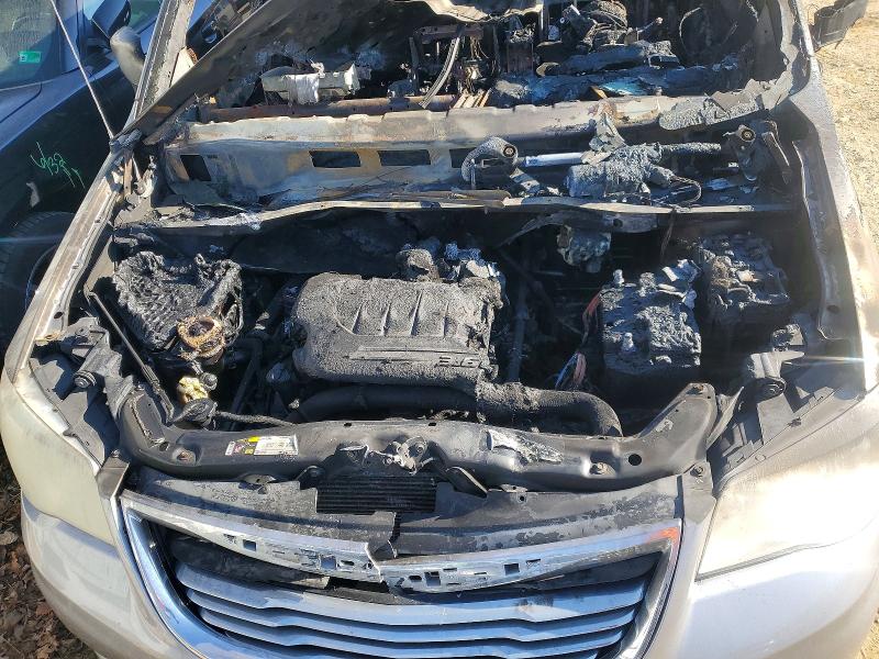 Photo 12 from auction – 2014 CHRYSLER TOWN & COU with VIN 2C4RC1BG1ER445083