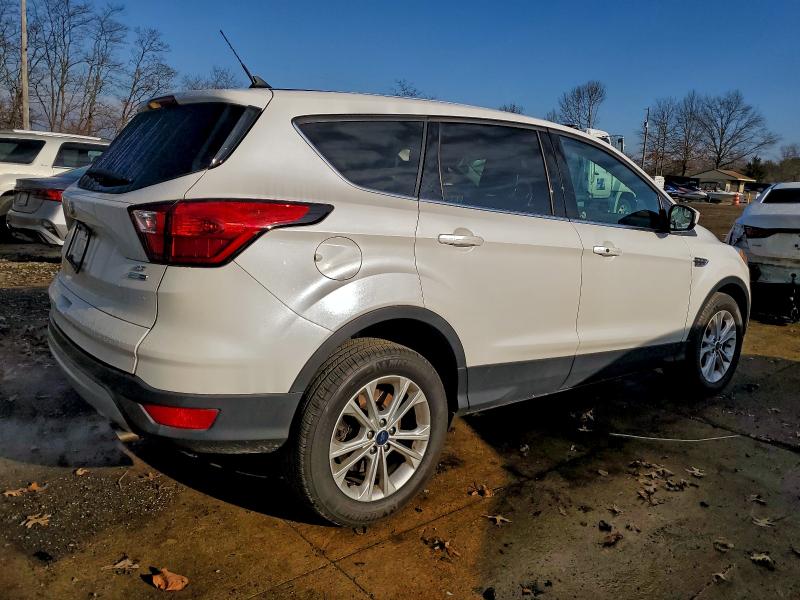Photo 3 from auction – 2019 FORD ESCAPE SE with VIN 1FMCU9GD2KUC43153