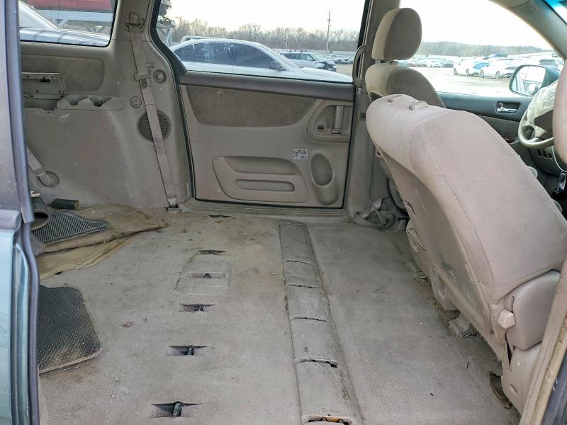 Photo 11 from auction – 2004 TOYOTA SIENNA XLE with VIN 5TDZA22CX4S048583