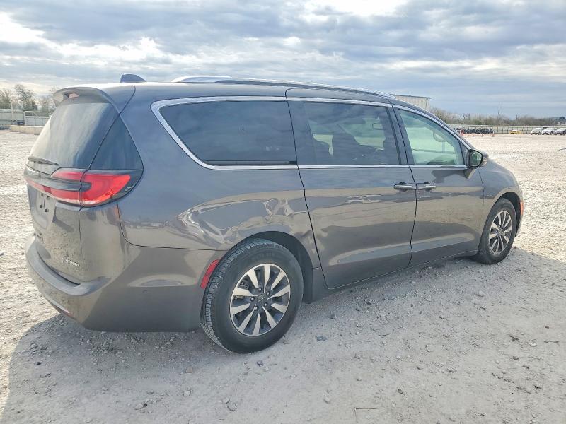 Photo 3 from auction – 2021 CHRYSLER PACIFICA H with VIN 2C4RC1L71MR586037