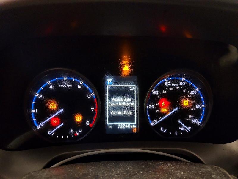 Photo 9 from auction – 2017 TOYOTA RAV4 XLE with VIN JTMRFREV8HJ115773