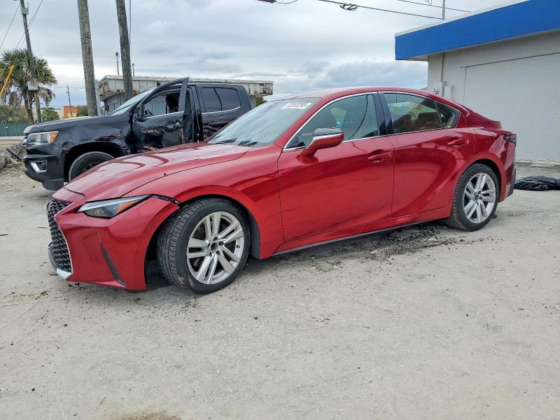 LEXUS IS 300 2022 مع رقم تعريف المركبة JTHAA1D25N5120811 - صورة من المزاد