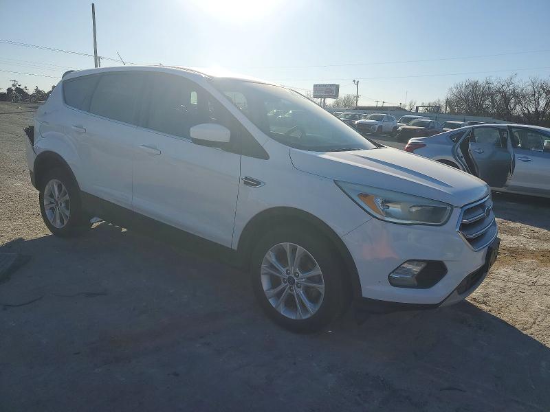 Photo 4 from auction – 2017 FORD ESCAPE with VIN 1FMCU0GD1HUA53932