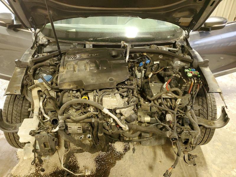 Photo 11 from auction – 2015 VOLKSWAGEN PASSAT SEL with VIN 1VWCV7A33FC047897