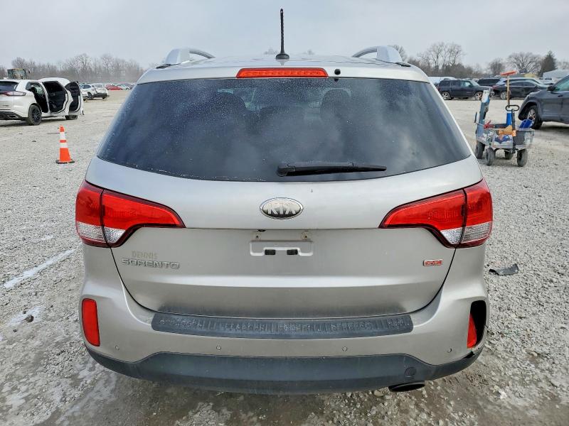 Photo 6 from auction – 2014 KIA SORENTO with VIN 5XYKT4A73EG447989