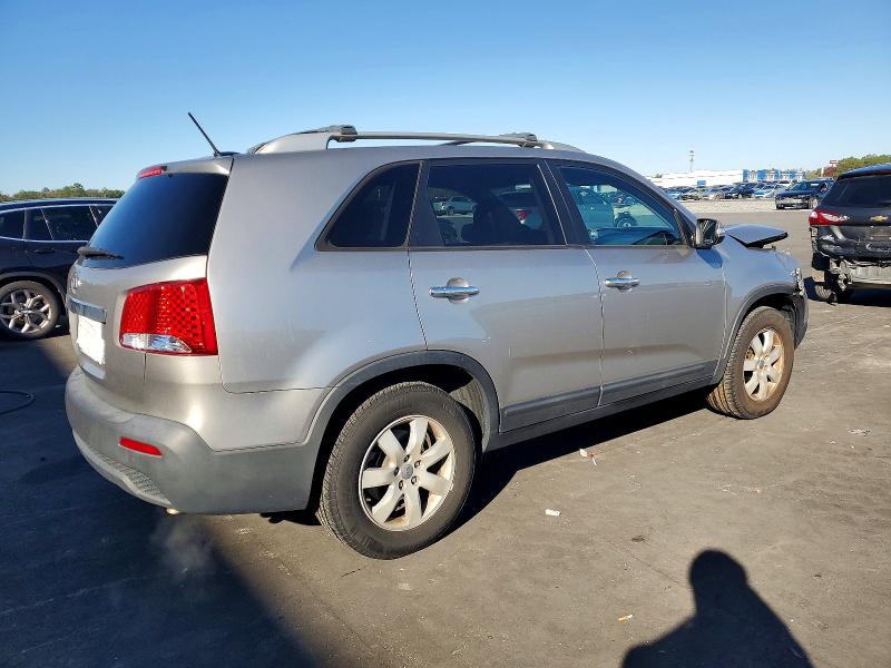 Photo 3 from auction – 2013 KIA SORENTO with VIN 5XYKT3A61DG424792