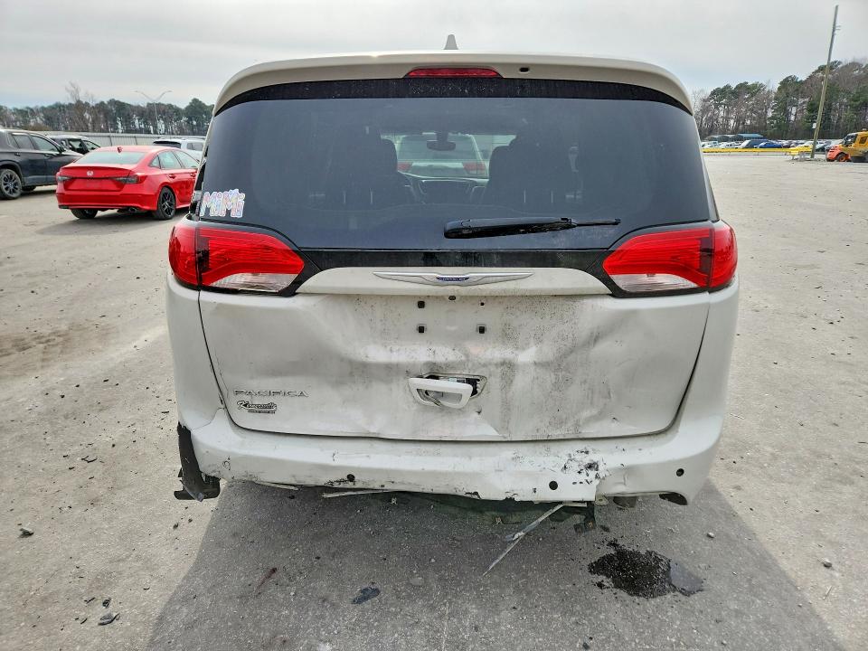 Photo 6 from auction – 2020 CHRYSLER PACIFICA with VIN 2C4RC1EG7LR121063