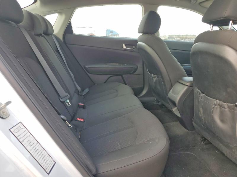 Photo 10 from auction – 2018 KIA OPTIMA with VIN 5XXGT4L34JG209261