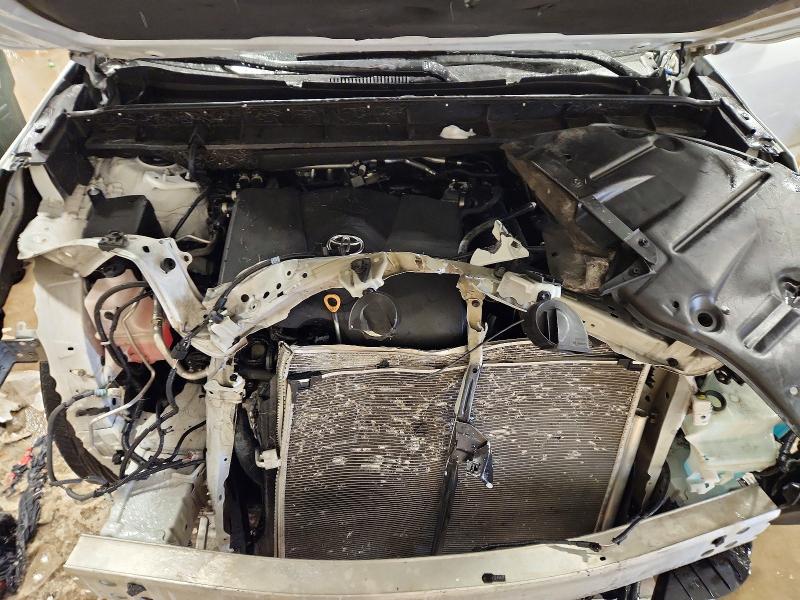 Photo 11 from auction – 2022 TOYOTA HIGHLANDER with VIN 5TDGZRBH6NS232764
