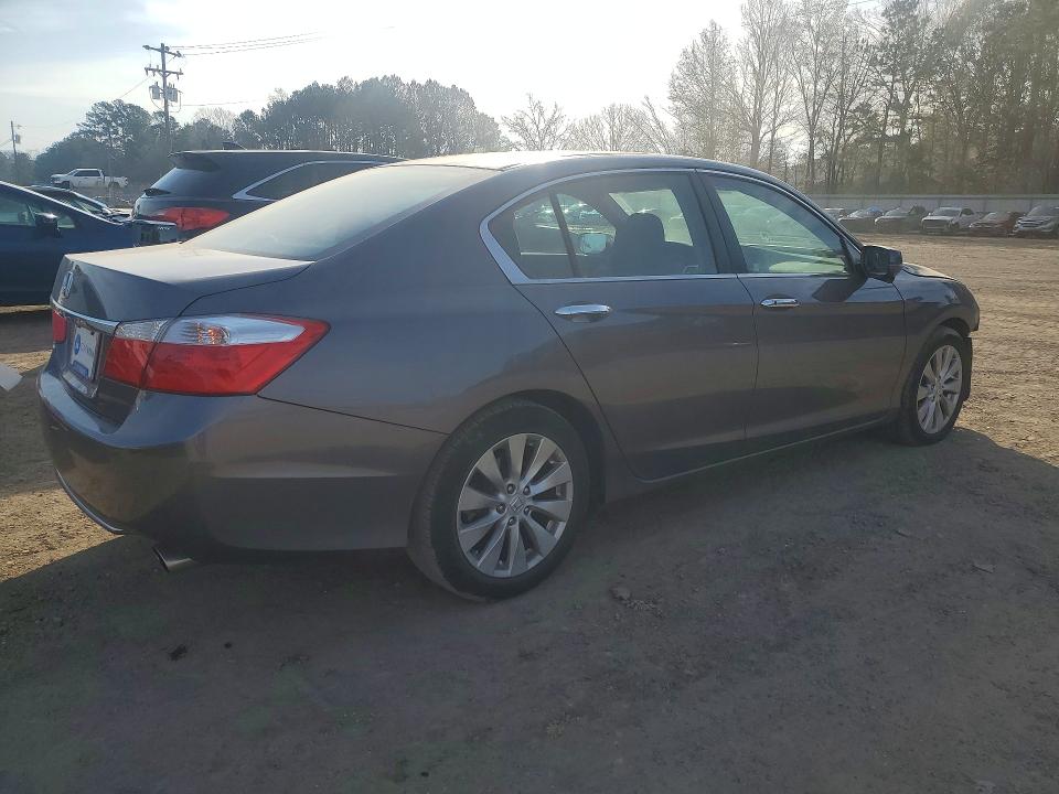 Photo 3 from auction – 2015 HONDA ACCORD with VIN 1HGCR2F71FA158113