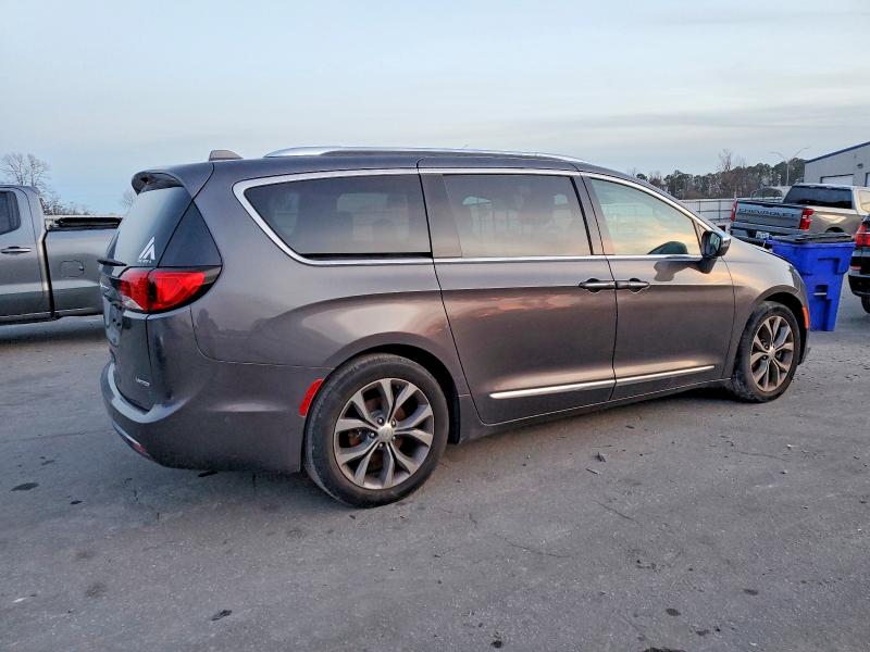 Photo 3 from auction – 2017 CHRYSLER PACIFICA L with VIN 2C4RC1GG3HR659179