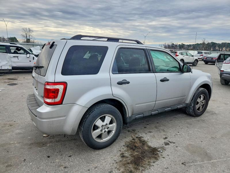 Photo 3 from auction – 2011 FORD ESCAPE XLT with VIN 1FMCU0DG2BKC16542