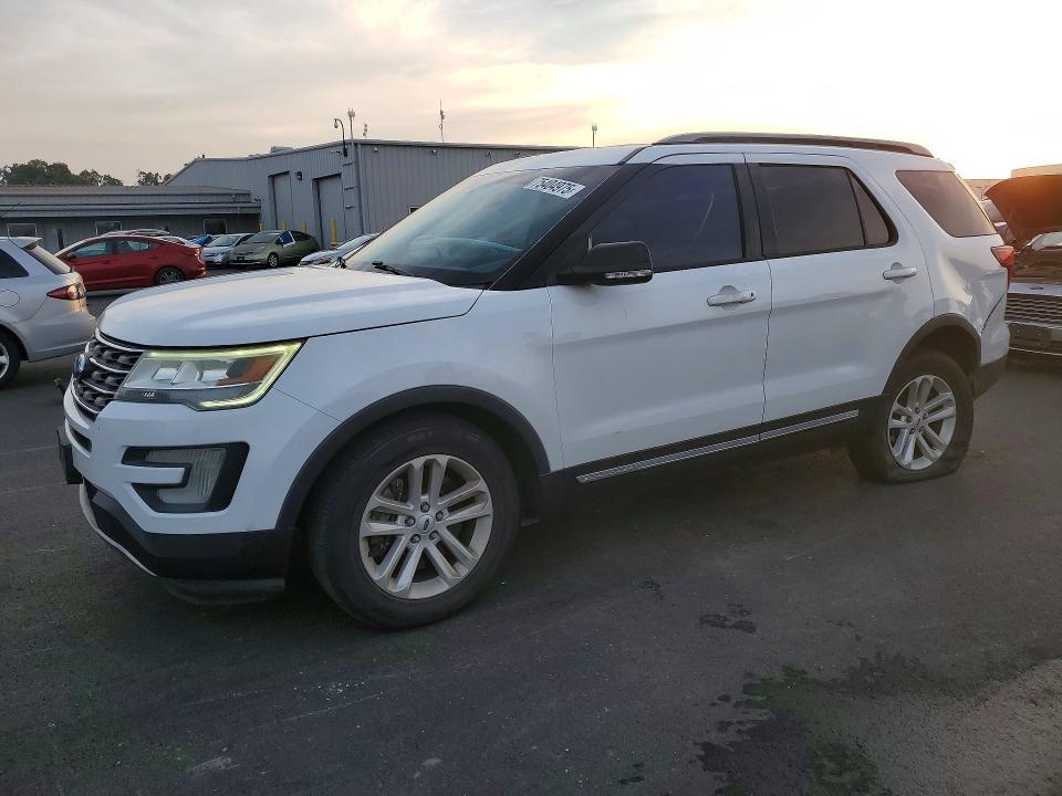 FORD EXPLORER 2017 with VIN 1FM5K7D83HGB05896 - Photo from auction