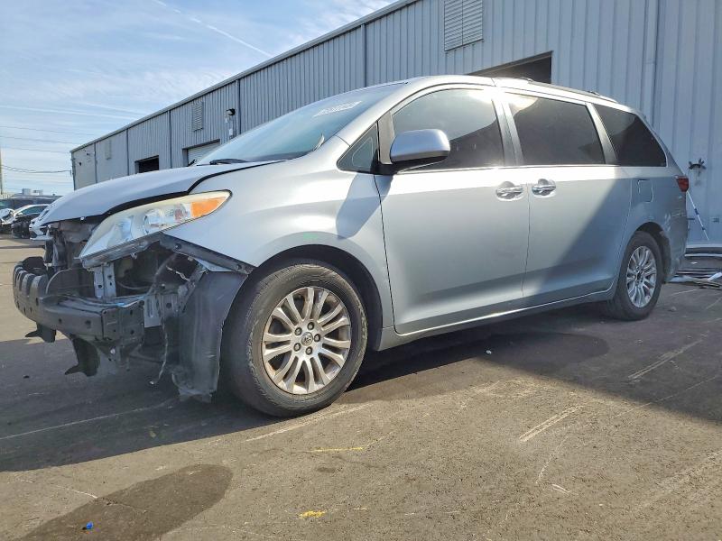 TOYOTA SIENNA 2015 with VIN 5TDYK3DC6FS626886 - Photo from auction