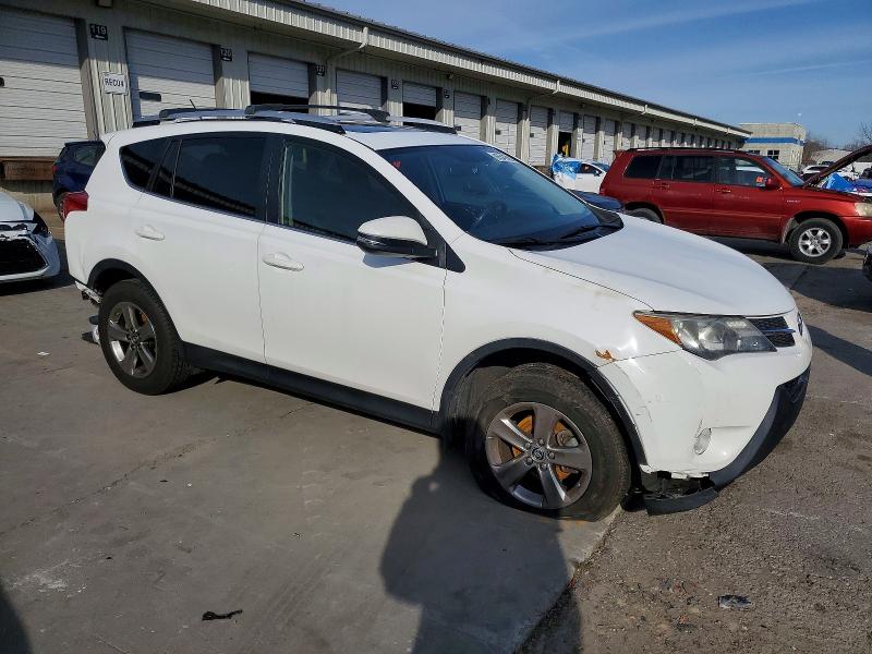 Photo 4 from auction – 2015 TOYOTA RAV4 XLE with VIN JTMRFREVXFD148544