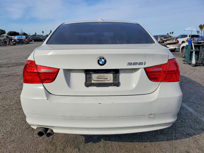 Photo 6 from auction – 2011 BMW 328 I SULE with VIN WBAPH5C55BA445131