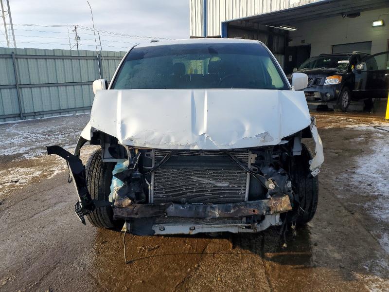 Photo 5 from auction – 2016 CHRYSLER TOWN & COU with VIN 2C4RC1BGXGR289239