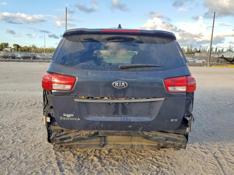 Photo 6 from auction – 2015 KIA SEDONA EX with VIN KNDMC5C1XF6023026