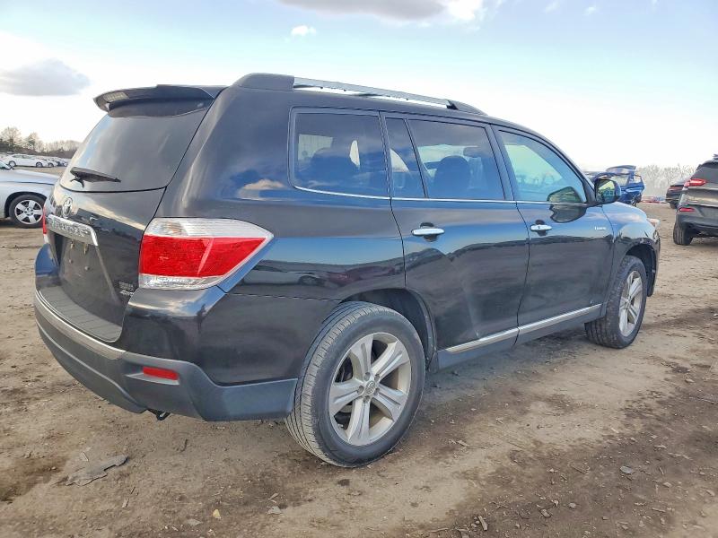 Photo 3 from auction – 2013 TOYOTA HIGHLANDER with VIN 5TDDK3EH9DS227993