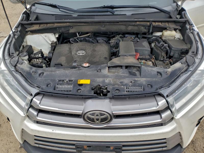 Photo 12 from auction – 2018 TOYOTA HIGHLANDER with VIN 5TDDZRFH3JS496631