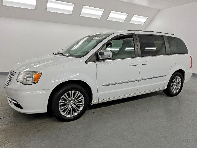 CHRYSLER TOWN & COU 2015 with VIN 2C4RC1CG4FR562107 - Photo from auction