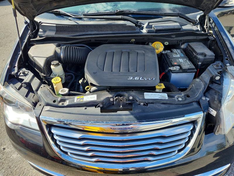 Photo 11 from auction – 2016 CHRYSLER TOWN & COU with VIN 2C4RC1GG1GR199941