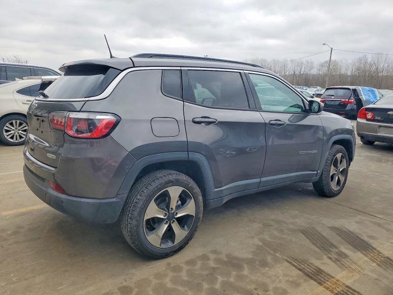 Photo 3 from auction – 2018 JEEP COMPASS with VIN 3C4NJDBB5JT131843
