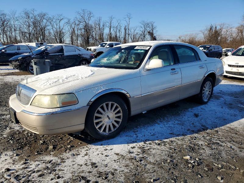 LINCOLN TOWN CAR 2003 with VIN 1LNHM82W13Y610093 - Photo from auction