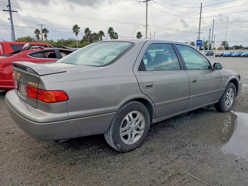 Photo 3 from auction – 2000 TOYOTA CAMRY CE with VIN 4T1BG22K9YU709055