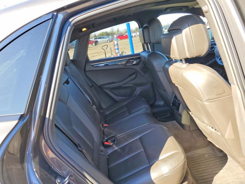 Photo 11 from auction – 2016 PORSCHE MACAN S with VIN WP1AB2A58GLB43984