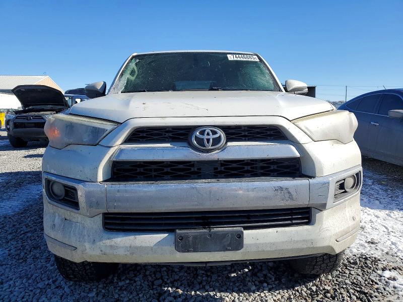 Photo 5 from auction – 2014 TOYOTA 4RUNNER SR with VIN JTEBU5JR5E5158508
